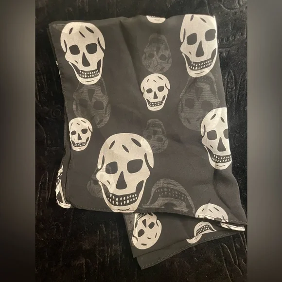 SHEER SKULLS ☠️ | Black & White Skull Print | Scarf (Brand New!) 💕✨ - Picture 8 of 12